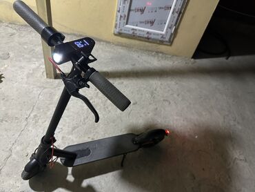 İşlənmiş Elektrik samokat 8", ≤ 250 Vt, 16 - 25 km/s, Ödənişli çatdırılma, Ünvandan götürmə