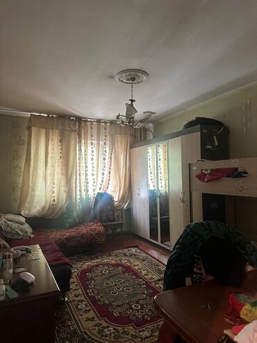 срочно продается: 2 комнаты, 48 м², 105 серия, 1 этаж, Старый ремонт