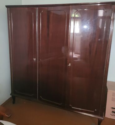 Dolablar: İşlənmiş, Açılan, 3 qapılı Düz dolab, Şifonyer, Rumıniya