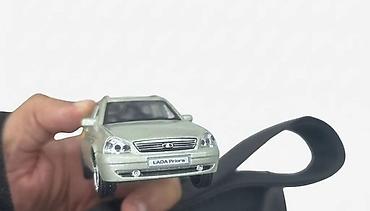 qirmizi masin: LADA Priora universal – 1:43 ölçülü metal model avtomobil - Miqyas — 3