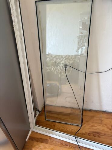 Pəncərə şüşələri: İşlənmiş Pəncərə şüşəsi, Еni: 56 sm, Uzunluğu: 156 sm