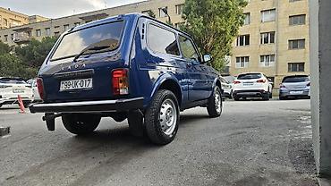 niva qapısı: VAZ (LADA) 4x4 Niva: 1.7 l | 2015 il Ofrouder/SUV — 4