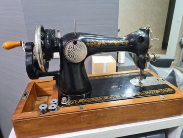 советские швейные машины: Швейная машина Ручной