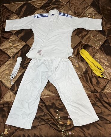 купить спортивный костюм: Adidas cüdo geyimi dəsti - Brend: Adidas - Rəng: ağ (mavi zolaqlı