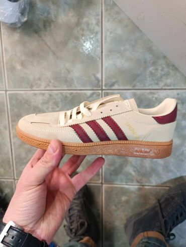 adidas superstar brojevi: Adidas spezial patike

Novo
Brojevi 36 do 40