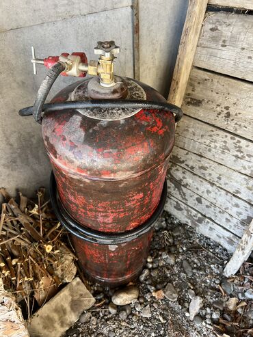 Газовые баллоны: Продам газ болон в комплекте + редуктор +шланг