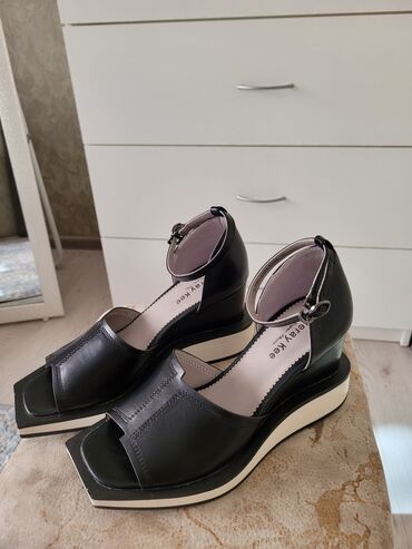 черная обувь: Новые стильные необычные, оочень удобные легкие басаножки. И с брюками