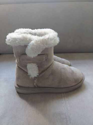 Ugg čizme: Prelepe čizme, kao ugg, malo nošene. Izuzetno tople, krzno mekano — 4
