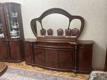 Qonaq otağı dəstləri: İşlənmiş, Komod, Servant