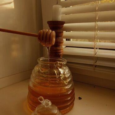 мёд продаю: Продаю натуральный мёд(горный,экспарцет,кремовый и тд) Натуральная