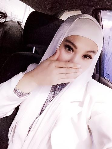 Букеты из живых цветов: Букет из крупных красных роз - Классическая композиция из густо — 5