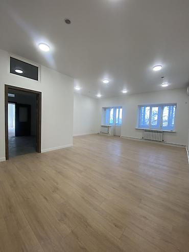 Аренда ангаров: СДАЁТСЯ КОММЕРЧЕСКОЕ ПОМЕЩЕНИЕ — 539 м² ПЕРВАЯ ЛИНИЯ, Бульвар Эркиндик — 18