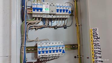 Электрики: Электрик | Демонтаж электроприборов, Монтаж выключателей, Монтаж проводки Больше 6 лет опыта — 15