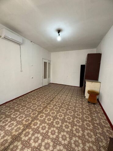 однокомнатная квартира продается: 1 комната, 42 м², 105 серия, 2 этаж