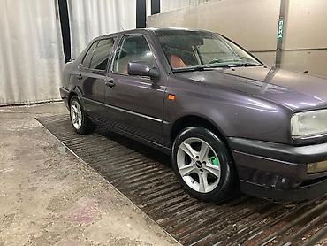 Volkswagen Vento: 1992 г., 1.8 л, Механика, Седан at lalafo.kg Volkswagen Vento: 1992 г., 1.8 л, Механика, Седан