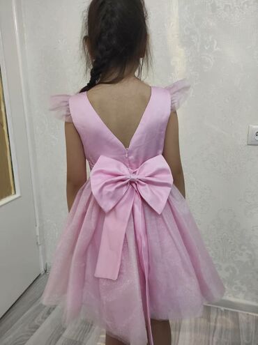 продаю женские вещи: Детское платье, цвет - Розовый