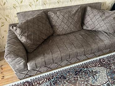 Divanlar: Qəhvəyi-boz rəng çalarında, klassik-dəyirmi xətli 3 yastıqlı salon — 1
