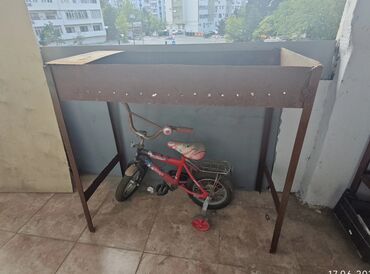 Elektrik manqallar: Dəmir manqal. İstənilən məkanda rahatlıqla istifadə edilə bilər. Dəmir — 1