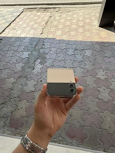 xiaomi flip: Samsung Galaxy Z Flip 5, rəng - Bej, Barmaq izi — 1