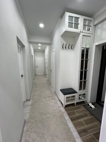 сдаю квартиру в джалал абаде: 3 комнаты, 83 м², Элитка, 10 этаж, Дизайнерский ремонт