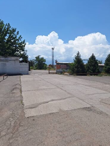 Склады и мастерские: 📦 Продаётся участок со складскими помещениями 📍 г. Кара-Балта, ул — 9