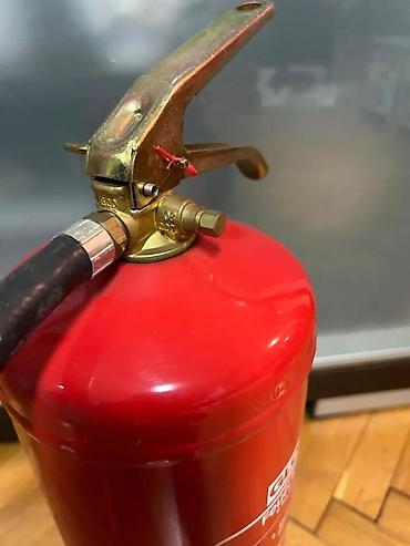 Oprema i sredstva za zaštitu: GLORIA protivpožarni aparat – model PD 6 GA, tip: stalno pod pritiskom — 4