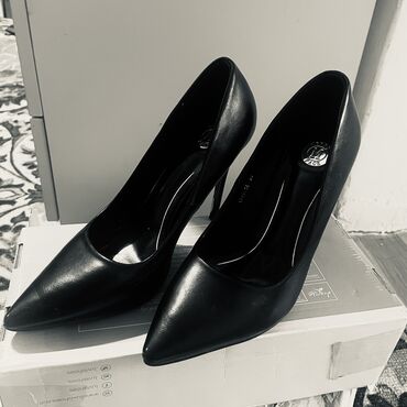 белые туфли для свадьбы: Туфли 37.5, цвет - Черный