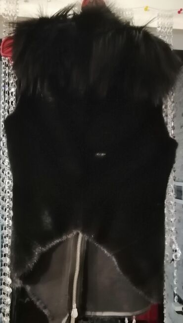 Jiletlər: Qara rəngli xəz jilet - Model: qolsuz, ön hissədə tam uzunluqda metal — 7