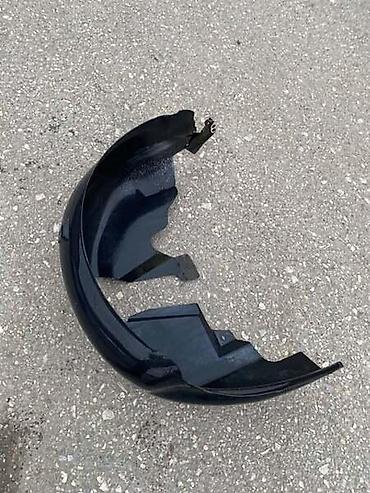 gume 14 col: ZADNJE DESNO POTKRILO ZA SEAT LEON OD 2005. DO 2012. GOD. - 1P0810970A — 2