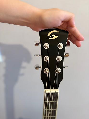jolana gitara: Akustik gitara, 6 sim, İşlənmiş, Ünvandan götürmə — 5