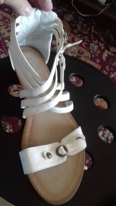 кожаные сандалии: Босоножки, кожаные, размер 41, Новые. Цвет белый. Турция. На узкую