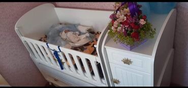 Gəzinti arabaları: SaraesiBewik satilir. Matrasi yeni kimidi plonkasi bele acilmayib. Hec