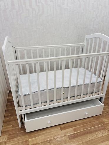 Oğlan və qız üçün, İşlənmiş, Dördbucaq, Beşik, Dəst ilə, Matras ilə, Yellənmə mexanizmsiz