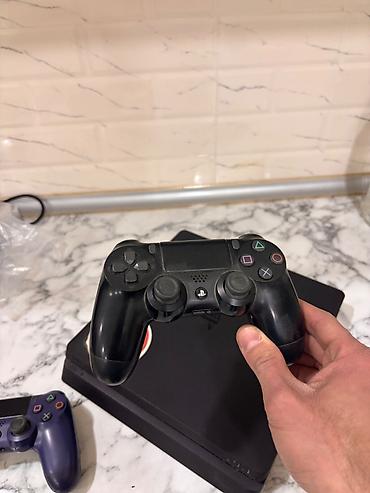 Видеоигры и приставки: PlayStation 4 Slim oyun konsolu dəsti Xüsusiyyətlər: - Model: PS4 — 3