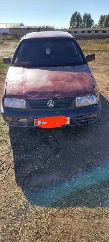 Volkswagen: Volkswagen Vento: 1992 г., 1.8 л, Механика, Бензин, Седан