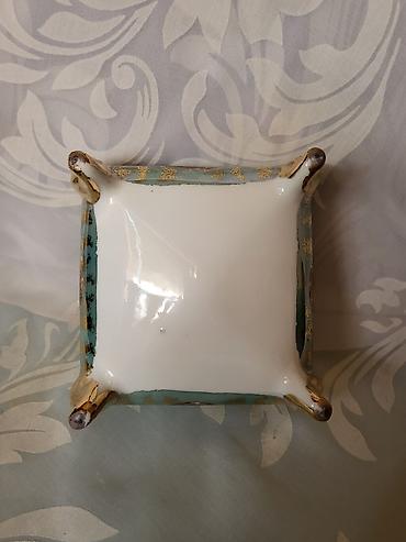 Ostali antikviteti: Satula porcelanska iz 70ih godina. Satula porcelanska motivi — 18