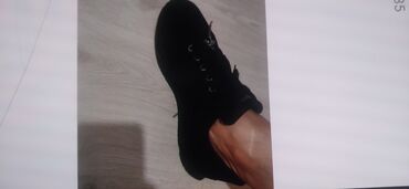 Women's Sneakers and athletic shoes: Кроссы 39./5 — 6