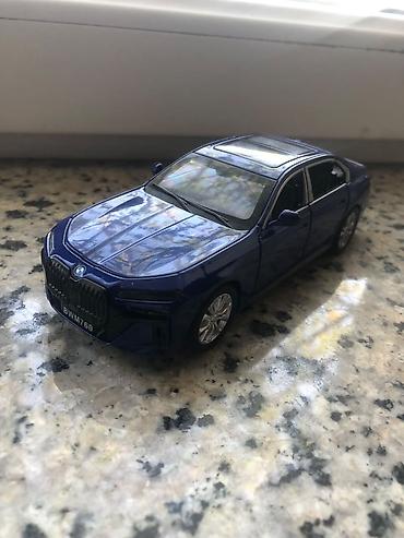 Metal kolleksiya modeli – BMW 7 Series (BWM760 lövhəli), tünd mavi