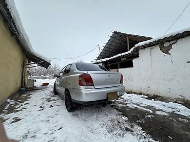 Toyota: Toyota Platz: 2000 г., 1.5 л, Механика, Бензин, Седан — 5