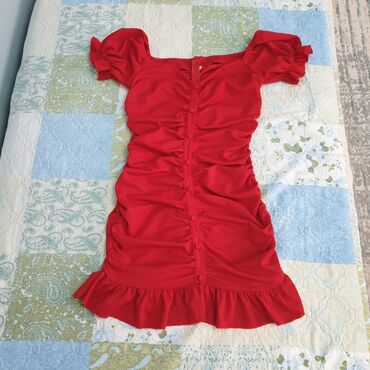 красные вечерние платья: Вечернее платье, M (EU 38)