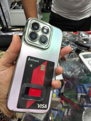 Boşqablar: Xanım telefondu təzə alınıb ekranın aşağı küncündə çat var işləməyində
