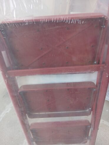 Nərdivanlar: Bu, müxtəlif məqsədlər üçün uyğun olan qatlanan pilləli nərdivandır — 5