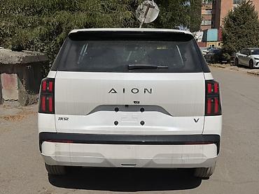 споилер: AION V — электрический кроссовер (белый цвет кузова). Кузов и — 4