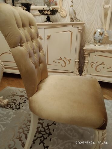 Masa və oturacaq dəstləri: Qonaq otağı üçün, İşlənmiş, Açılmayan, Dördbucaq masa, 8 stul — 5