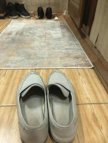dəri ayaqqabı satışı: Salam.Denti markasidir.Ciniciden alinib,Temiz deridir.Az işlenib. 40