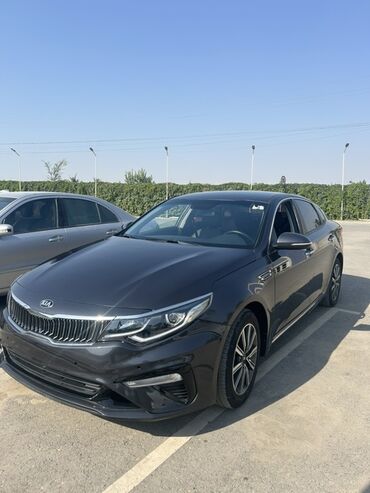 тойота каролла 2004: Kia Optima, седан бизнес-класса в темно‑сером цвете. Элегантный