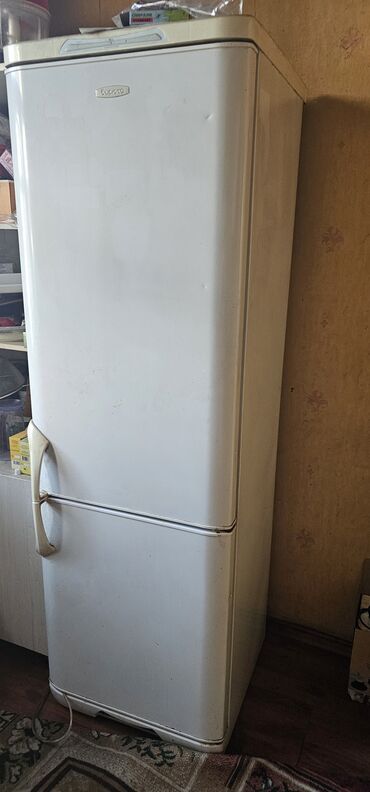 требуется пасуда мойщица: Холодильник Biryusa, Требуется ремонт, Двухкамерный, 60 * 190 * 62