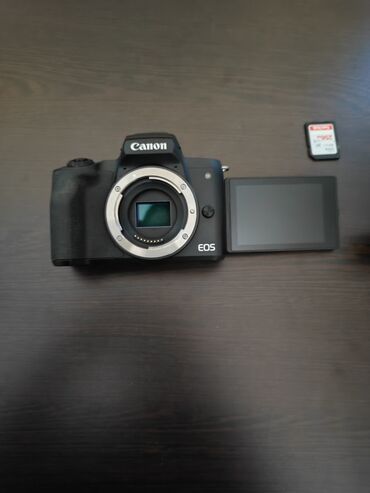 canon 550d: Məhsul işlənmişdir. Üzərində hədiyyə olaraq yaddaş kartı verilir ama