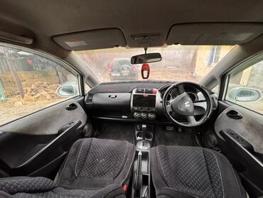 Honda: Honda Fit: 2002 г., 1.3 л, Автомат, Бензин, Хэтчбэк — 9