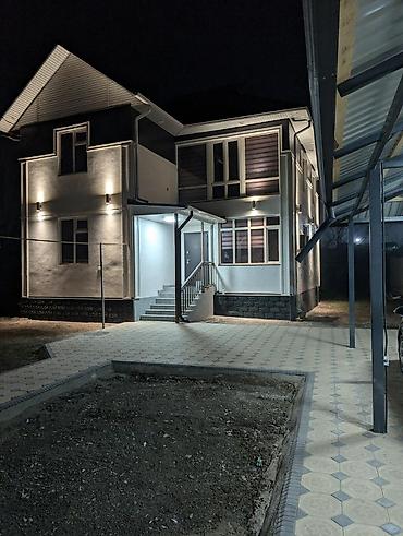 Продажа коттеджей и домов: 🏡 Продаётся просторный дом в районе Ак-Орго (Бишкек) 📍 ул. Б — 1